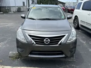 Nissan Versa 2017 1.6 SV 4dr Sedán