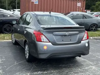 Nissan Versa 2017 1.6 SV 4dr Sedán