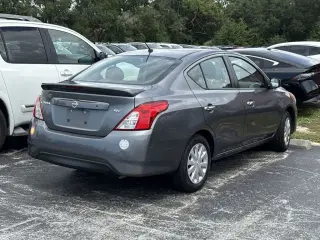 Nissan Versa 2017 1.6 SV 4dr Sedán