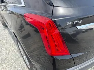 SUV de lujo Cadillac XT5 2019, 4 puertas