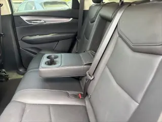 SUV de lujo Cadillac XT5 2019, 4 puertas
