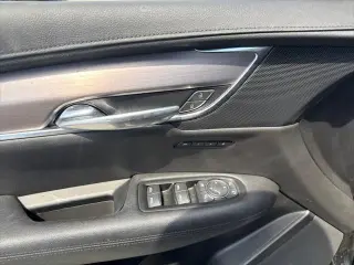 SUV de lujo Cadillac XT5 2019, 4 puertas