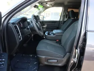 Ram 1500 Classic 2021 4x2 Tradesman 4dr Crew Cab 5.5 ft. SB Pickup
