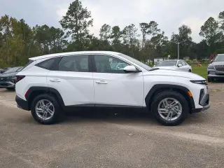 Hyundai TUCSON 2025 SE 4dr SUV
