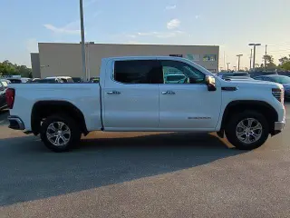 GMC Sierra 1500 2025 4x2 SLT 4p. Cabina de Tripulacion 5.8 ft. CB