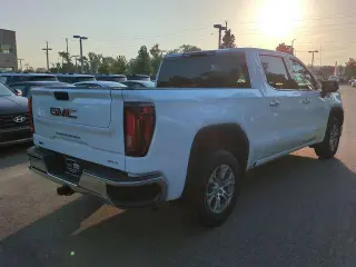 GMC Sierra 1500 2025 4x2 SLT 4p. Cabina de Tripulacion 5.8 ft. CB