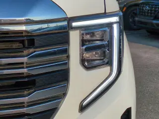 GMC Sierra 1500 2025 4x2 SLT 4p. Cabina de Tripulacion 5.8 ft. CB