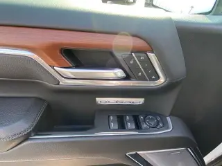 GMC Sierra 1500 2023 4x4 Denali 4p. Cabina de tripulación con 5.8 pies de caja estándar