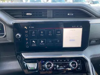 GMC Sierra 1500 2023 4x4 Denali 4p. Cabina de tripulación con 5.8 pies de caja estándar