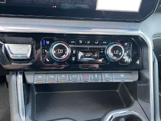 GMC Sierra 1500 2023 4x4 Denali 4p. Cabina de tripulación con 5.8 pies de caja estándar