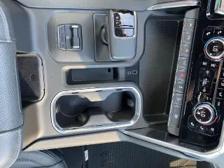 GMC Sierra 1500 2023 4x4 Denali 4p. Cabina de tripulación con 5.8 pies de caja estándar