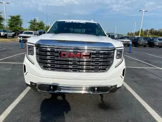 GMC Sierra 1500 2023 4x4 Denali 4p. Cabina de tripulación con 5.8 pies de caja estándar