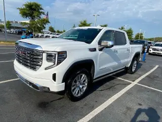 GMC Sierra 1500 2023 4x4 Denali 4p. Cabina de tripulación con 5.8 pies de caja estándar