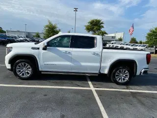 GMC Sierra 1500 2023 4x4 Denali 4p. Cabina de tripulación con 5.8 pies de caja estándar