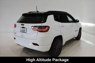 Jeep Compass 2023 4x4 Altitud Alta w/ Grupo Interior Élite