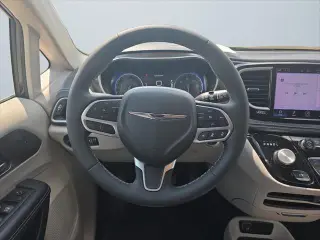Chrysler Pacifica 2023 AWD Touring L 4dr Minivan
