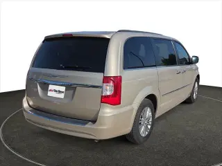 Chrysler Town and Country 2015 Touring-L 4 Mini-Van
