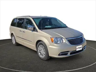 Chrysler Town and Country 2015 Touring-L 4 Mini-Van