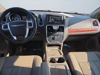 Chrysler Town and Country 2015 Touring-L 4 Mini-Van