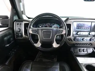 GMC Sierra 2500HD 2018 4x4 Denali 4dr Crew Cab SB