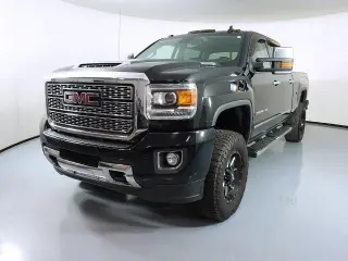 GMC Sierra 2500HD 2018 4x4 Denali 4dr Crew Cab SB