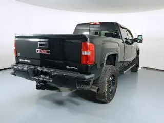 GMC Sierra 2500HD 2018 4x4 Denali 4dr Crew Cab SB