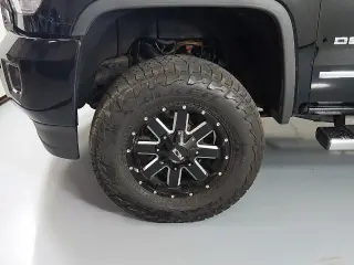 GMC Sierra 2500HD 2018 4x4 Denali 4dr Crew Cab SB