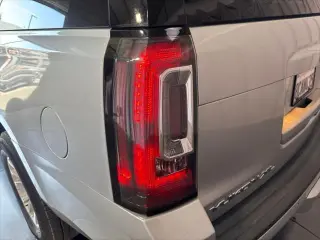 GMC Yukon XL 2017 4x4 SLT 4dr SUV
