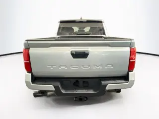 Toyota Tacoma 2024 4x2 SR5 4p Doble Cabina Doble 5.0 ft SB