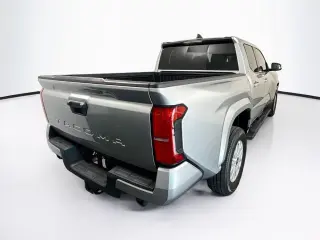 Toyota Tacoma 2024 4x2 SR5 4p Doble Cabina Doble 5.0 ft SB