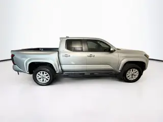 Toyota Tacoma 2024 4x2 SR5 4p Doble Cabina Doble 5.0 ft SB