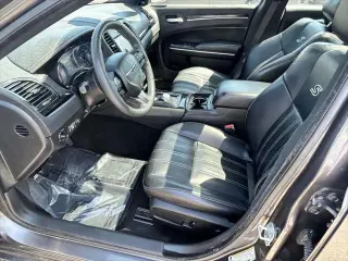 Chrysler 300 2022 S V6 4dr Sedán