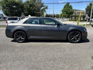 Chrysler 300 2022 S V6 4dr Sedán