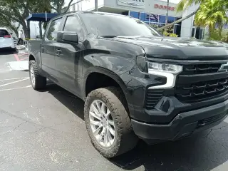 Chevrolet Silverado 1500 2024 4x2 RST 4p Cab de tripulación con 5.8 pies de BA