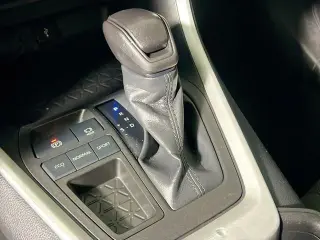 Toyota RAV4 2021 LE 4p SUV