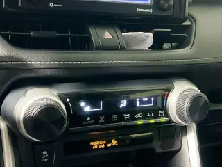 Toyota RAV4 2021 LE 4p SUV