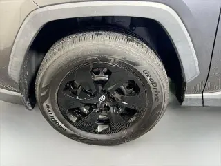Toyota RAV4 2021 LE 4p SUV