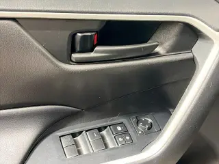 Toyota RAV4 2021 LE 4p SUV