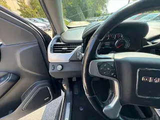 GMC Yukon XL 2018 4x2 SLT SUV de 4 puertas