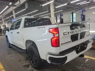 Chevrolet Silverado 1500 Limited 2022 4x4 Custom 4dr Crew Cab 5.8 ft. SB