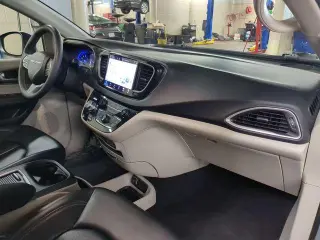 Chrysler Pacifica 2023 Touring L 4puertas Minivan