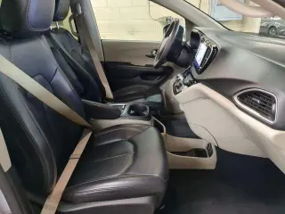 Chrysler Pacifica 2023 Touring L 4puertas Minivan