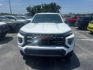 GMC Canyon 2024 4x4 AT4 4p Cab de Tripulación con Caja Largo 5 ft.