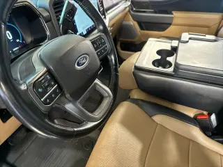 Ford F-150 2022 4x4 Lariat 4dr SuperCrew 5.5 ft. SB