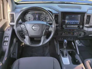 Nissan Frontier 2023 4x2 SV 4 puertas Crew Cab 6.1 ft. LB