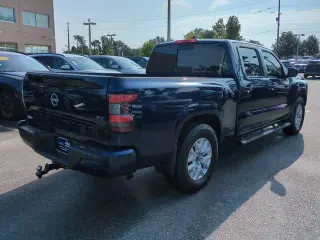 Nissan Frontier 2023 4x2 SV 4 puertas Crew Cab 6.1 ft. LB