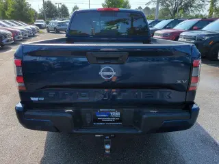 Nissan Frontier 2023 4x2 SV 4 puertas Crew Cab 6.1 ft. LB