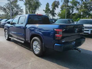 Nissan Frontier 2023 4x2 SV 4 puertas Crew Cab 6.1 ft. LB