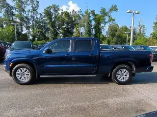 Nissan Frontier 2023 4x2 SV 4 puertas Crew Cab 6.1 ft. LB