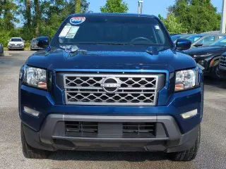 Nissan Frontier 2023 4x2 SV 4 puertas Crew Cab 6.1 ft. LB